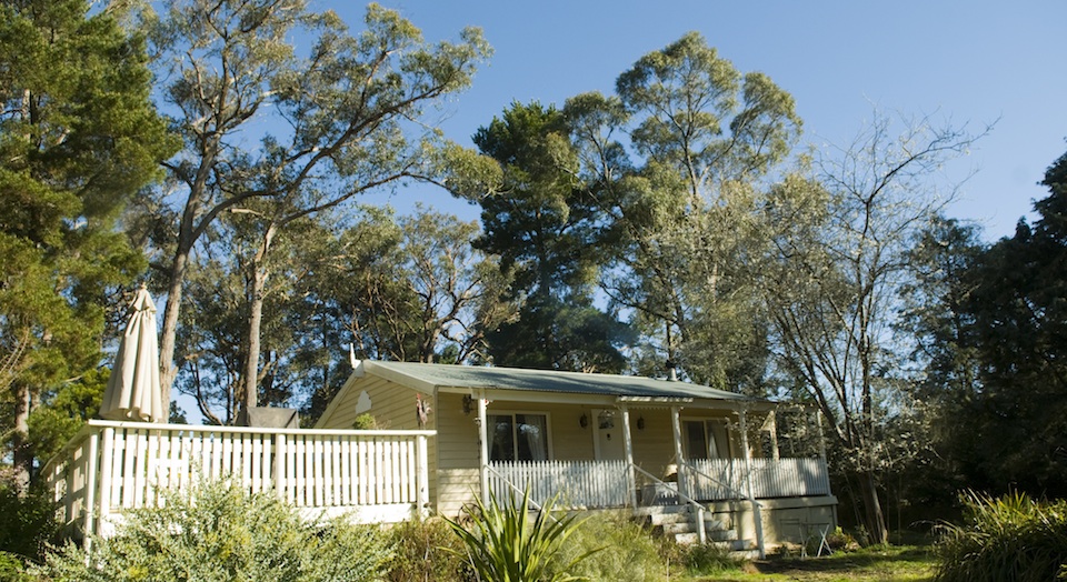 Woodend Cottage | lodging | 44A Donalds Rd, Woodend VIC 3442, Australia | 0411781094 OR +61 411 781 094