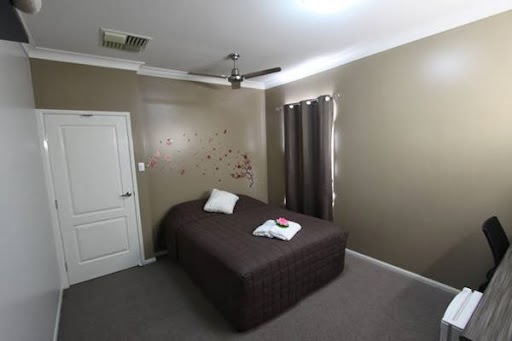 While-A-Way Accommodation | 22 Moore St, Alpha QLD 4724, Australia | Phone: (07) 4985 1533