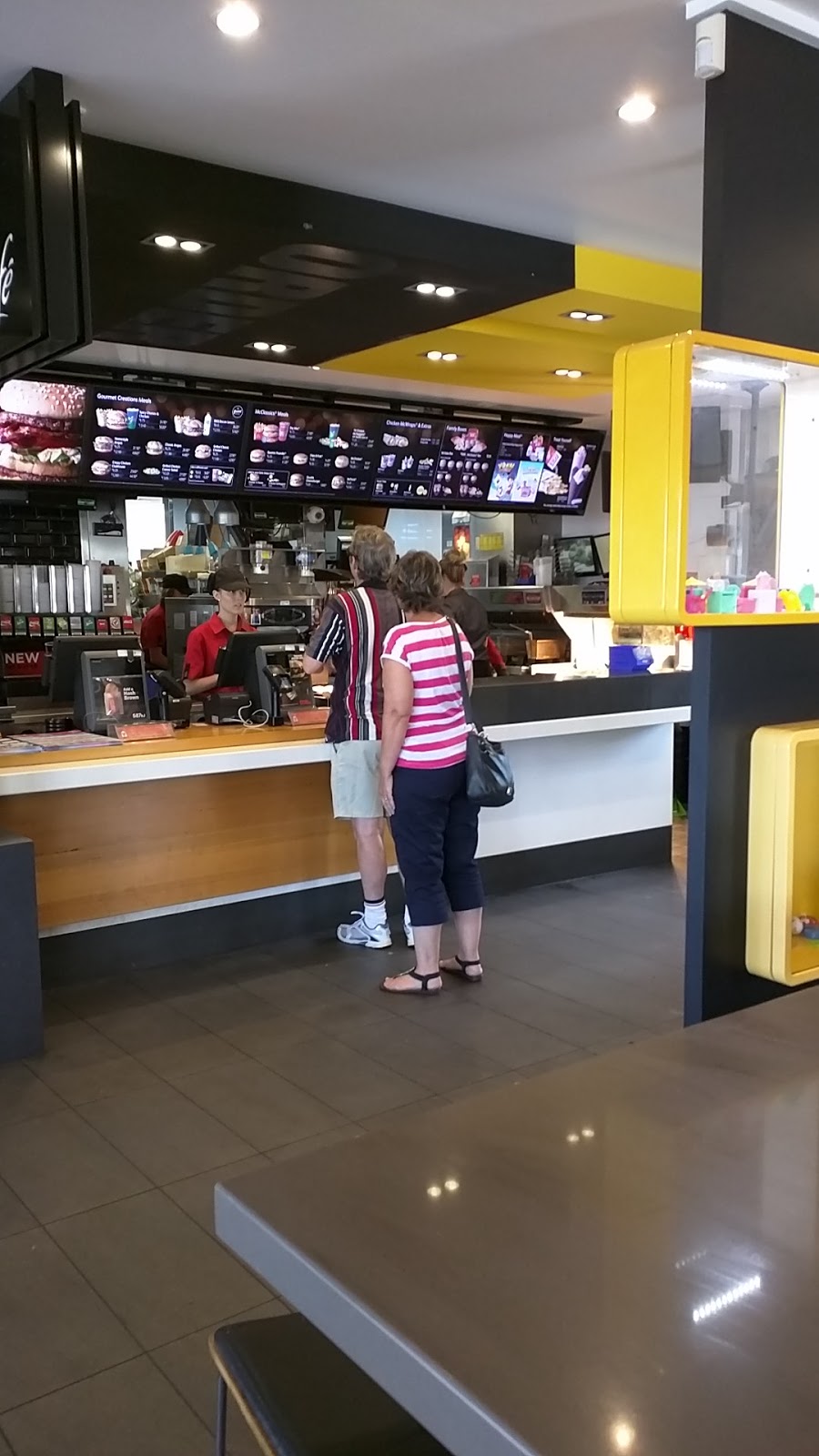 McDonalds Childers | cafe | 150-152 Churchill St, Childers QLD 4660, Australia | 0741263839 OR +61 7 4126 3839