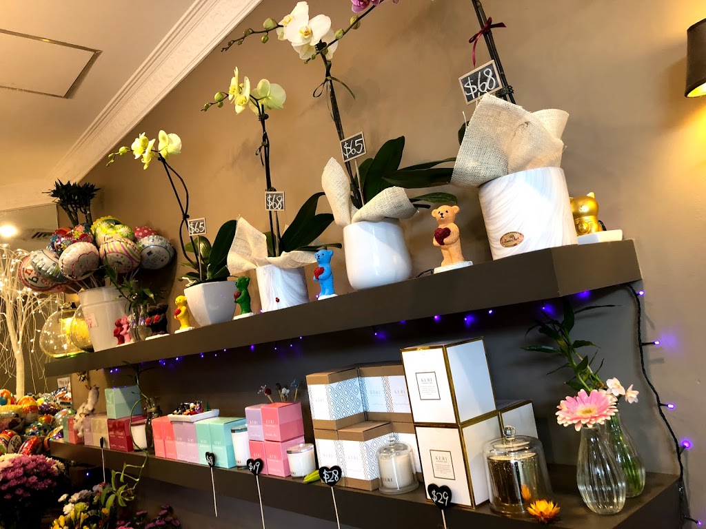 Flower Hut | florist | Shop 28, Forestway Shopping Centre Cnr Warringah Road and, Forest Way, Frenchs Forest NSW 2086, Australia | 0294539898 OR +61 2 9453 9898