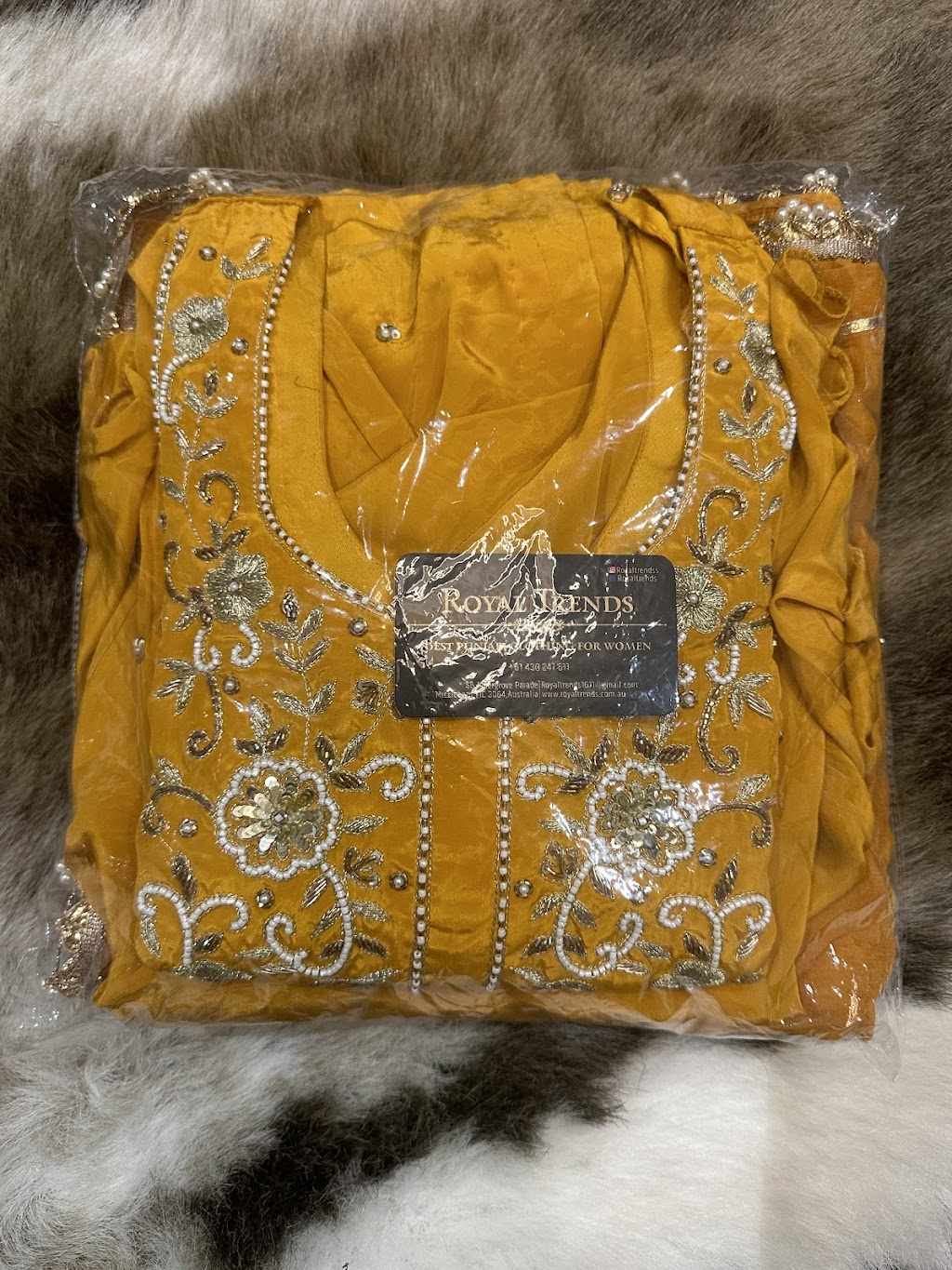 Royal Trends Best Punjabi Suits | 56 Aldergrove Parade, Mickleham VIC 3064, Australia | Phone: 0430 241 611