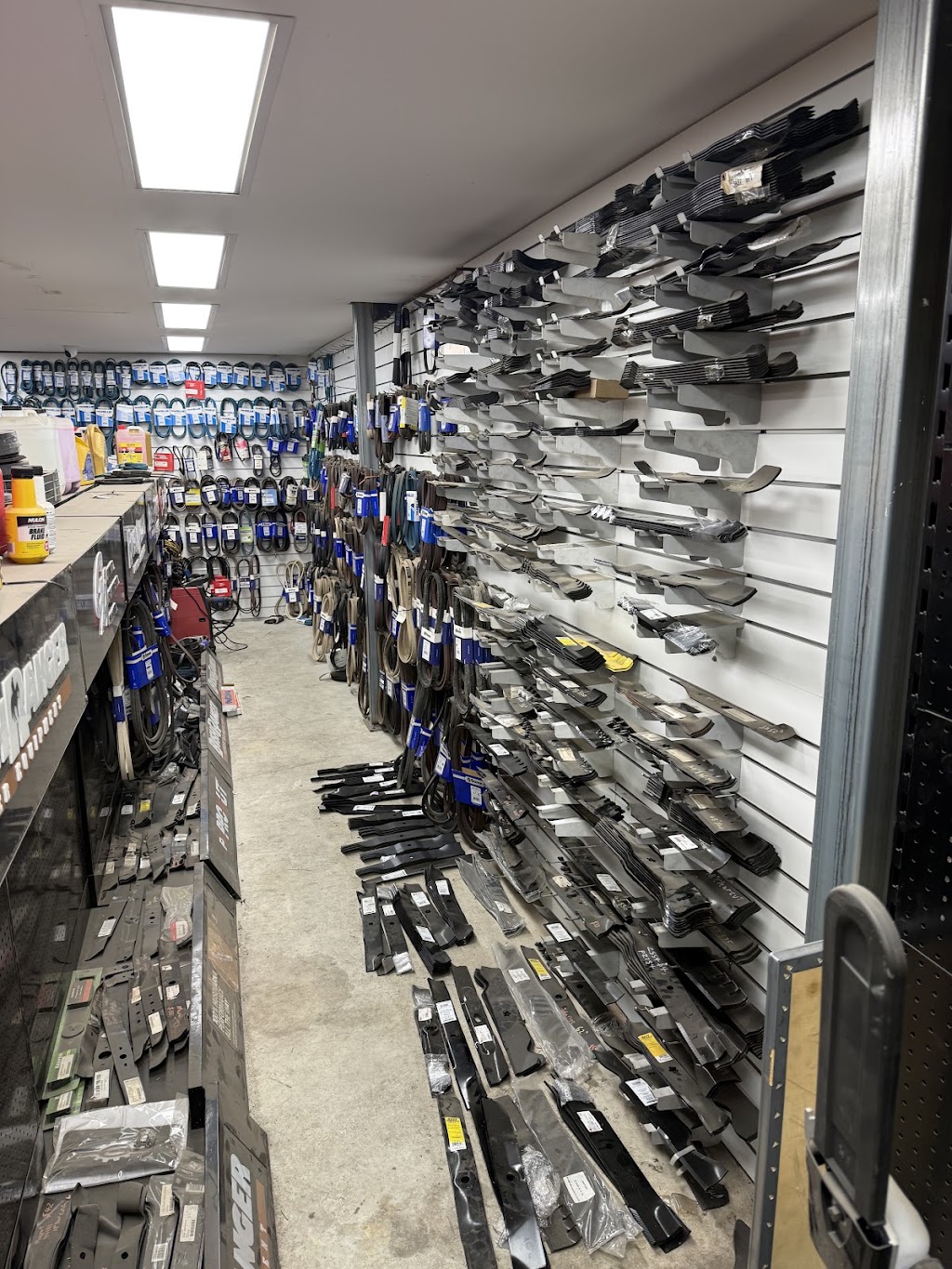 Best in the West Mower & Chainsaw Centre | 395 Devonshire Rd, Kemps Creek NSW 2178, Australia | Phone: 0437 723 058