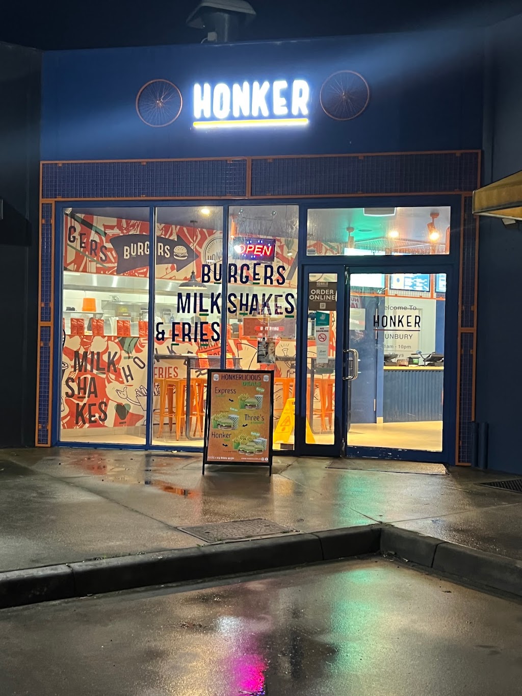 Honker Burger | Shop 3/28-32 Gap Rd, Sunbury VIC 3429, Australia | Phone: (03) 8001 9130