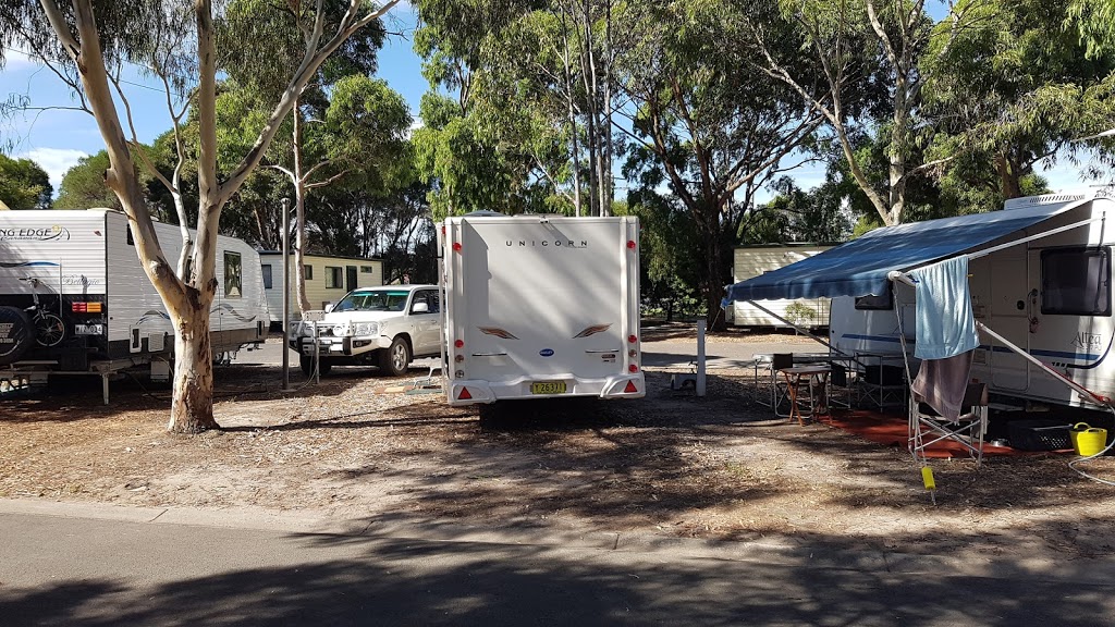 Pakenham Caravan Park | rv park | 105 Racecourse Rd, Pakenham VIC 3810, Australia | 0359412004 OR +61 3 5941 2004