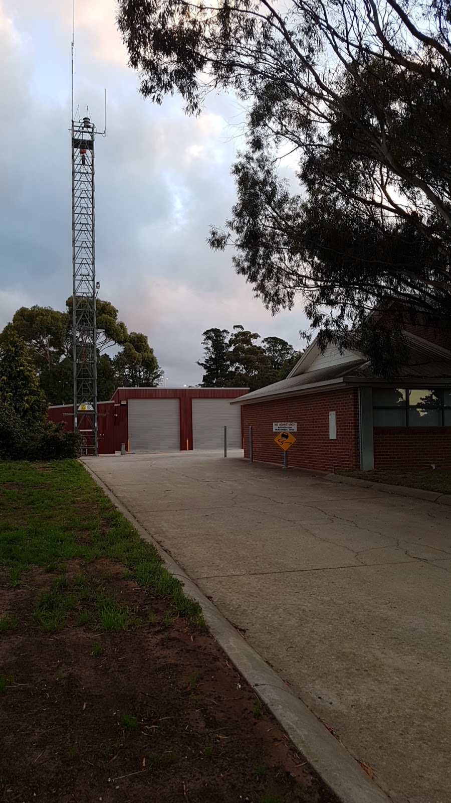 Woodend CFA | fire station | Urquhart St, Woodend VIC 3422, Australia | 0354272356 OR +61 3 5427 2356