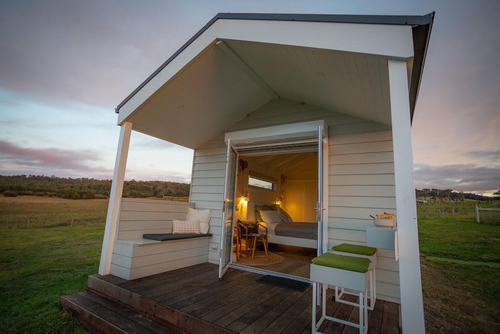 Banjos Cabin Gippsland B&B | 1177 Heyfield-Seaton Rd, Seaton VIC 3858, Australia | Phone: 0411 524 227