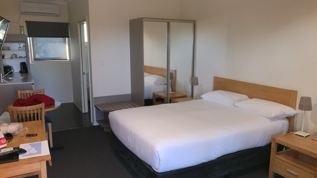 Bishops Lodge Motor Inn | lodging | 35 Moama St, Hay NSW 2711, Australia | 0269933003 OR +61 2 6993 3003