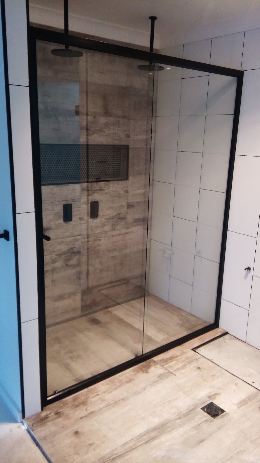 Eastcoast Shower Screens and Mirrors | home goods store | Unit 4, 207 Princes Highway, entry via, Central Ave, South Nowra NSW 2541, Australia | 0244210670 OR +61 2 4421 0670