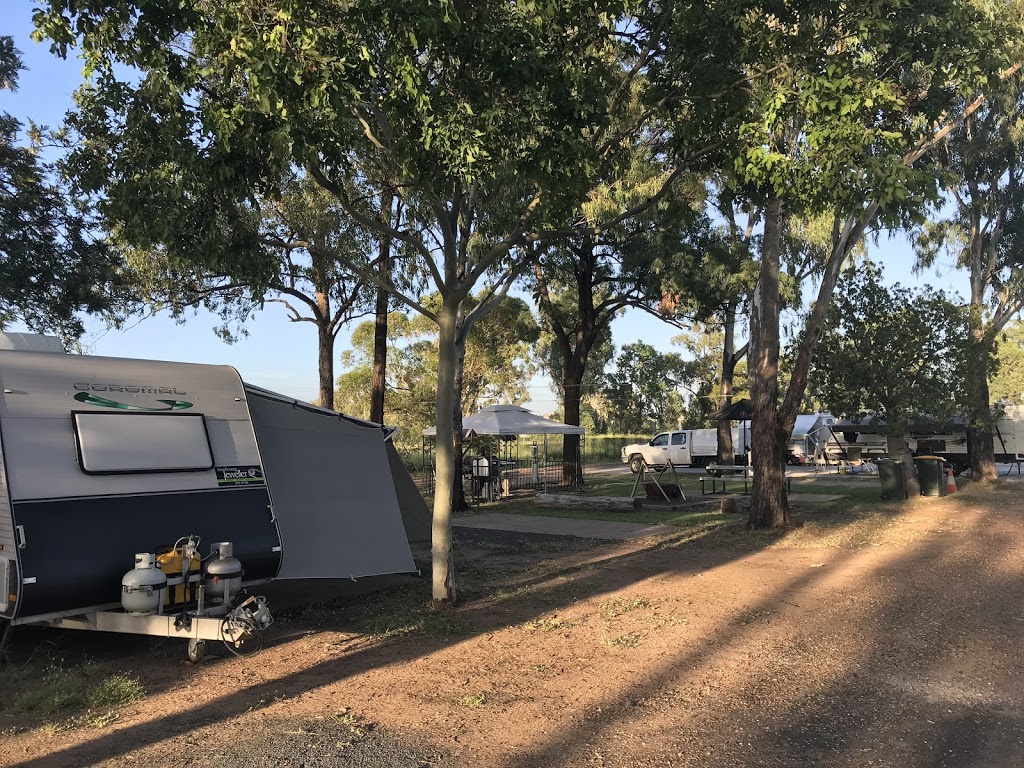 Miles Cross Roads Caravan Park & Cabins | lodging | 132 Murilla St, Miles QLD 4415, Australia | 0746272165 OR +61 7 4627 2165