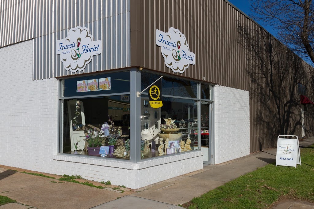 Francis Florist | florist | Cnr &, Curlewis St &, Pye St, Swan Hill VIC 3585, Australia | 0350322637 OR +61 3 5032 2637