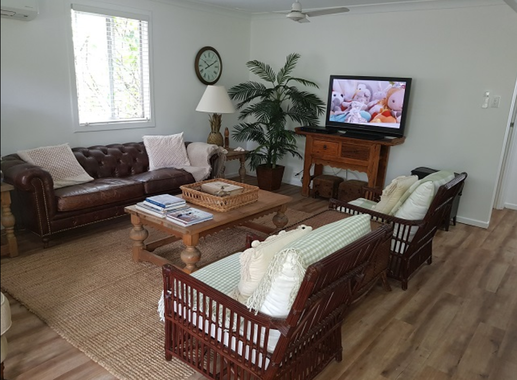 Wombat Cottage | lodging | 17 Bayview Rd, Russell Island QLD 4184, Australia | 0734092288 OR +61 7 3409 2288