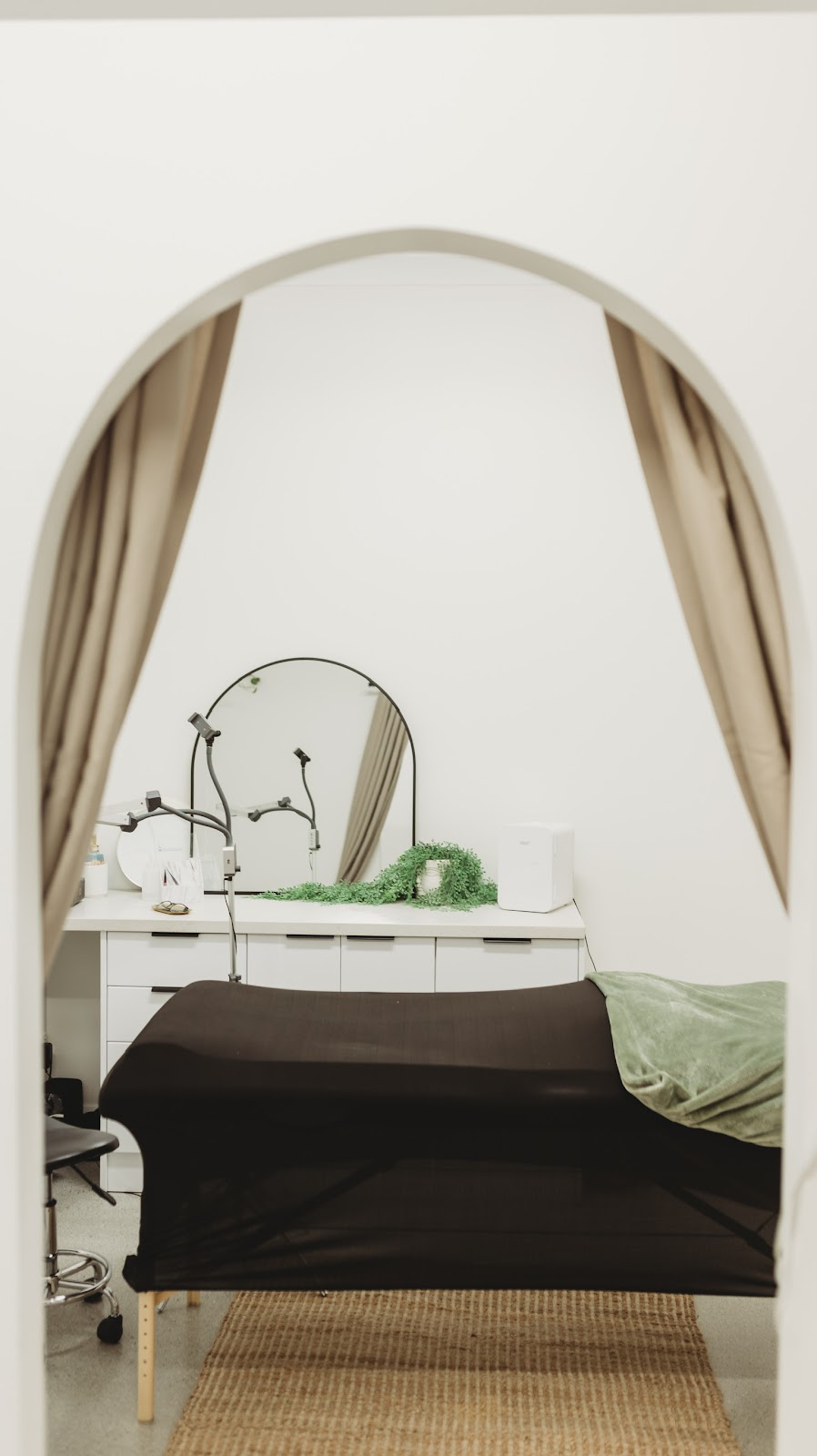 Luxe Beauty Australia | Shop 4/9 Dutton St, Walkerston QLD 4751, Australia | Phone: 0477 267 841