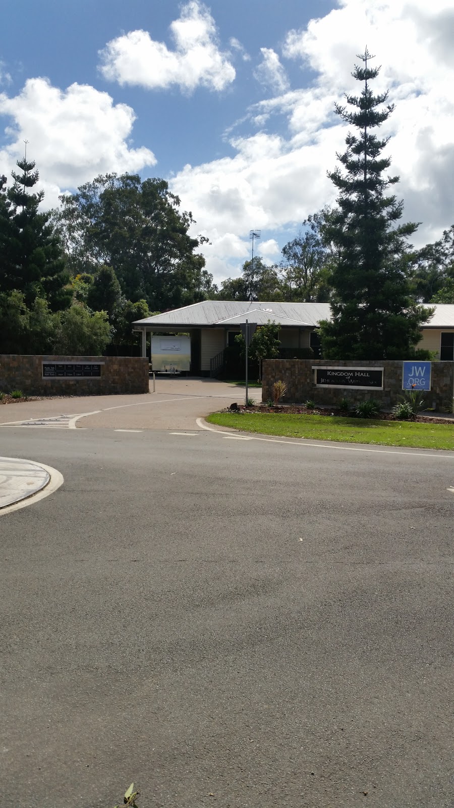 Kingdom Hall of Jehovahs Witnesses | church | 19 Piggabeen Rd, Currumbin Valley QLD 4223, Australia