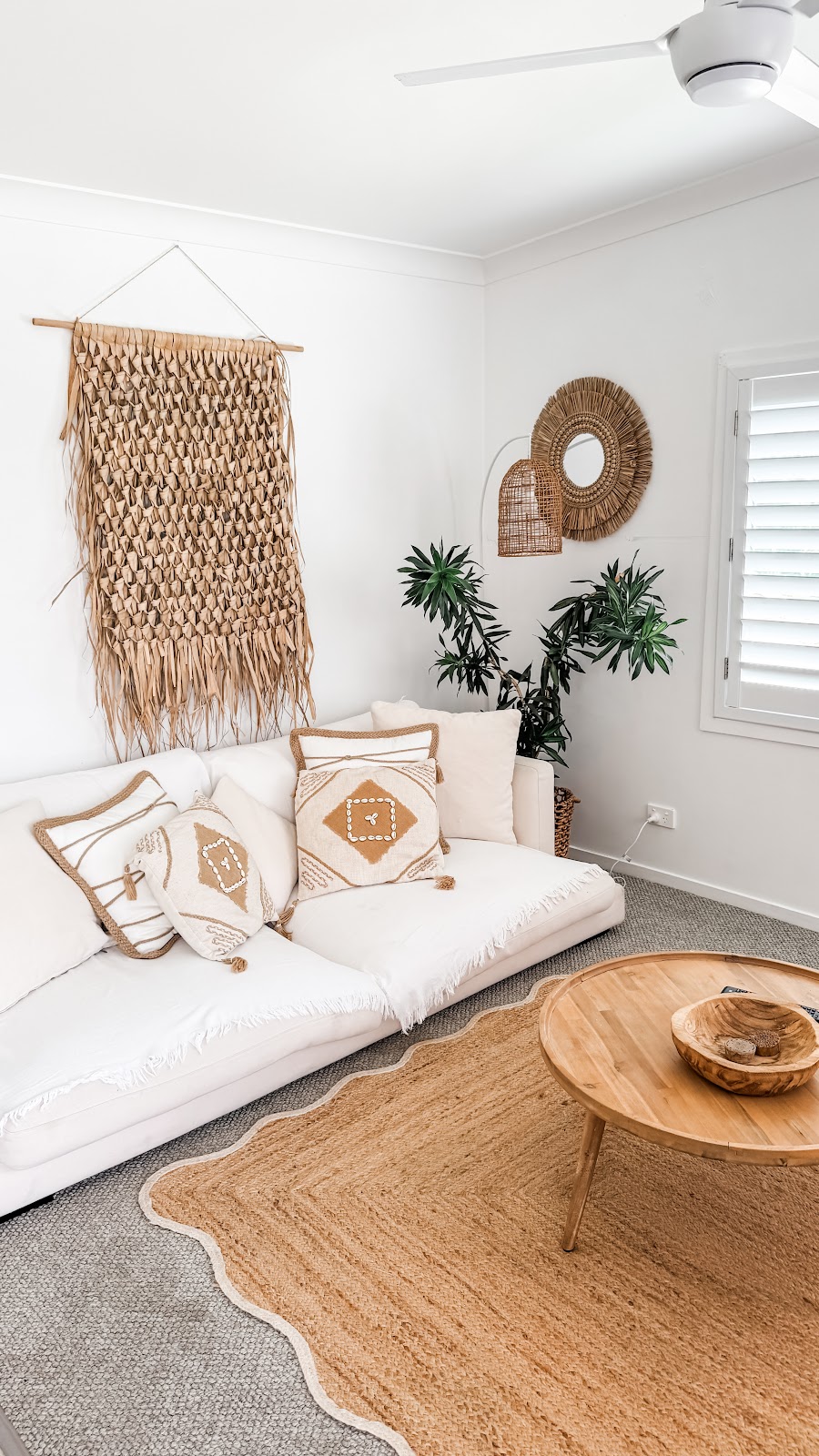 Beach Bungalow | 90 Farnborough Rd, Meikleville Hill QLD 4703, Australia | Phone: 0437 010 651