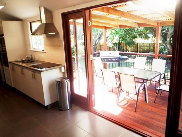 Boomerang Beach House | 40 King St, Urangan QLD 4655, Australia | Phone: (07) 4125 4876