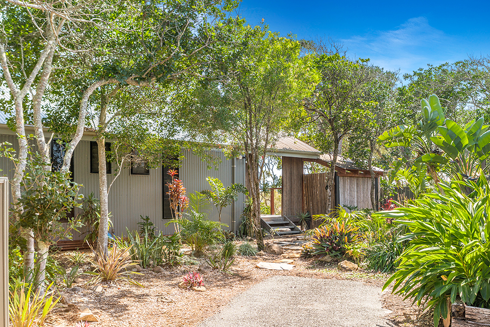 Tallow Beach Houses Byron Bay | 2 Alcorn St, Suffolk Park NSW 2481, Australia | Phone: (02) 6685 4533