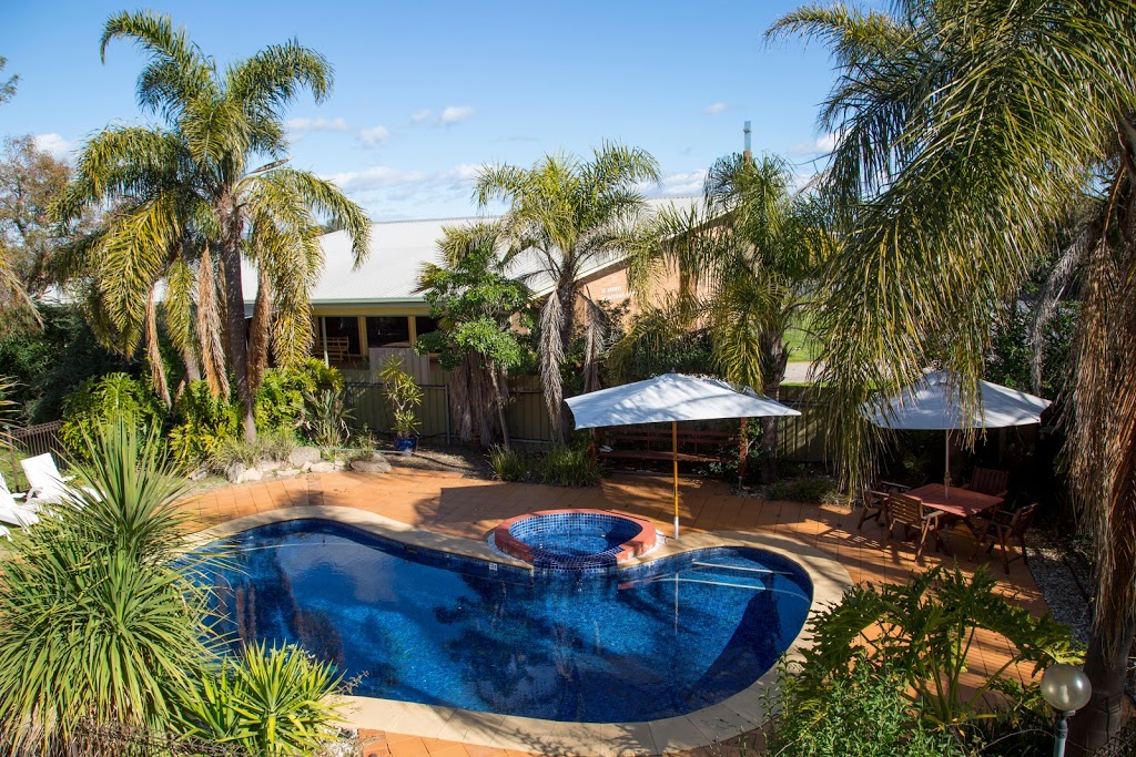 Crystal Fountain Motel | lodging | 410 Wagga Rd, Lavington NSW 2641, Australia | 0260258033 OR +61 2 6025 8033