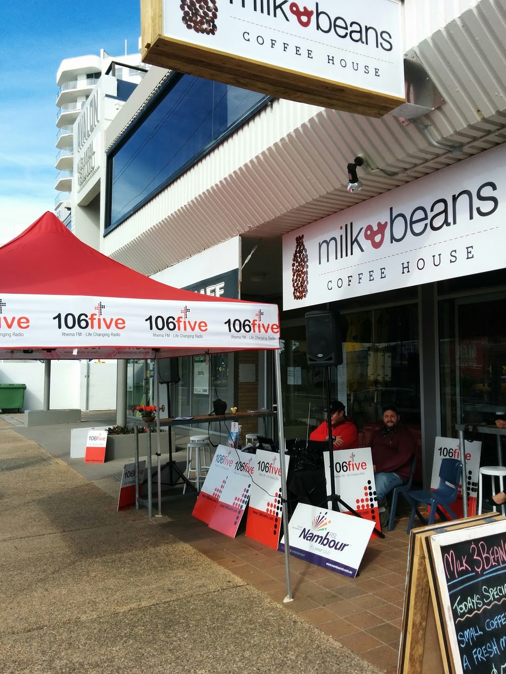 Milk and Beans Coffee House | cafe | 22/156-158 Alexandra Parade, Alexandra Headland QLD 4572, Australia | 0754435054 OR +61 7 5443 5054