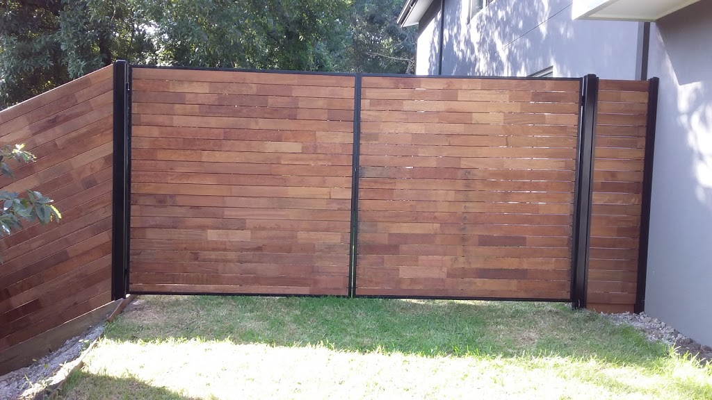 HR Fencing and Decking | 2 Scenery Dr, Clyde North VIC 3978, Australia | Phone: 0410 429 982