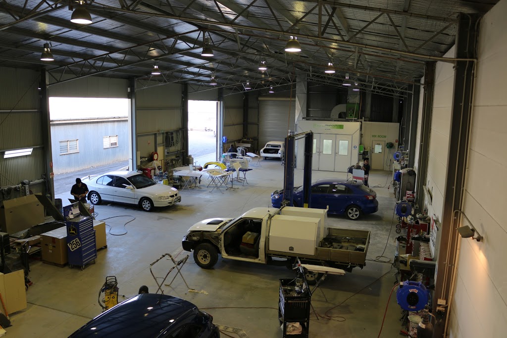 Swan Hill Windscreens Collision Repair Centre | car repair | 129 Karinie St, Swan Hill VIC 3585, Australia | 0350322211 OR +61 3 5032 2211