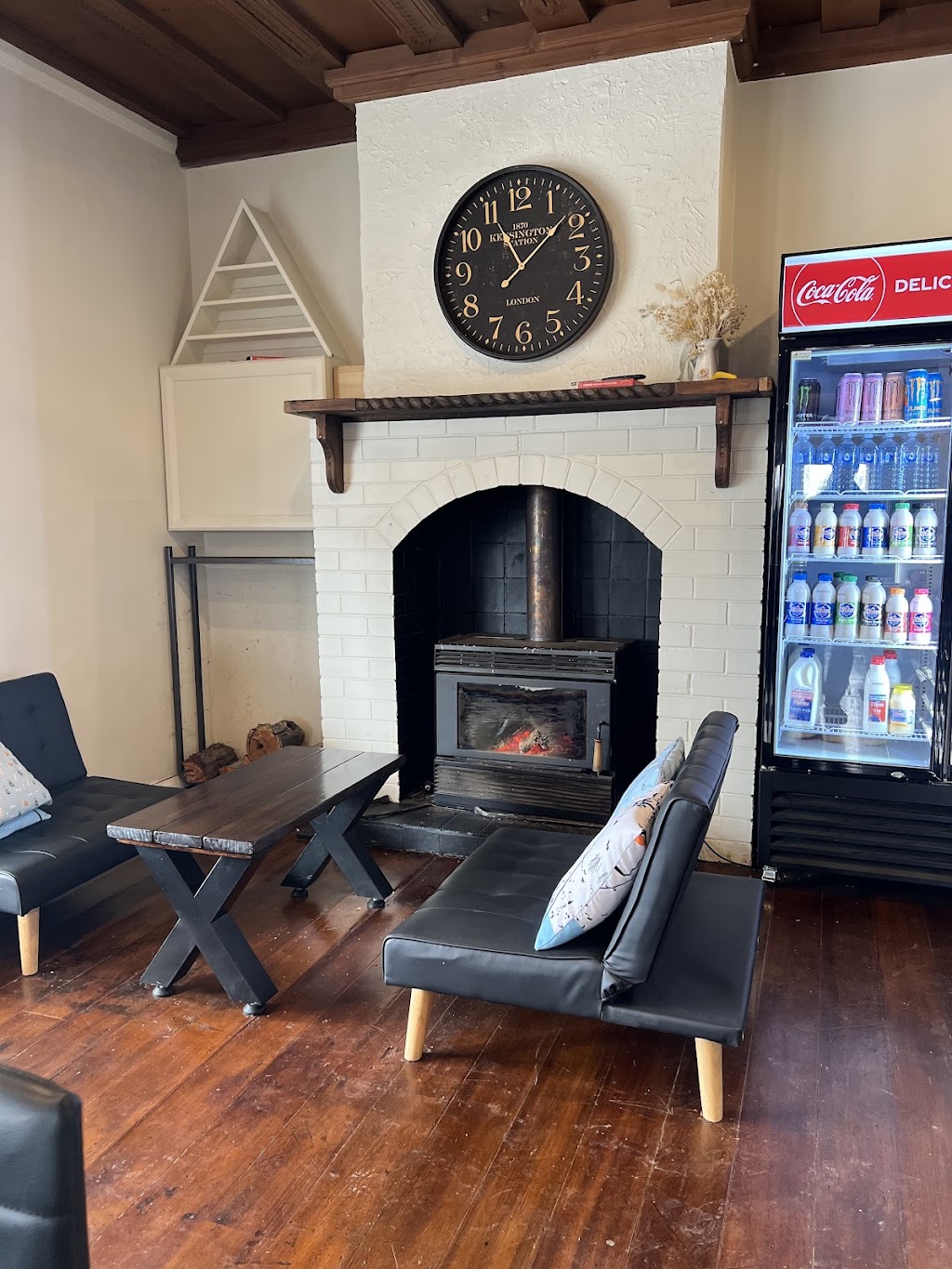 Snow Bunny Cafe | 17 Cooma St, Bredbo NSW 2626, Australia | Phone: 0490 663 949