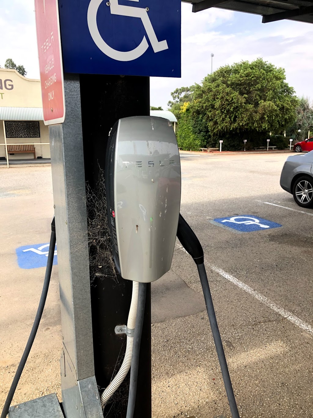 Tesla Destination Charger | 186 Golf Club Dr, Howlong NSW 2643, Australia | Phone: (02) 6026 5321