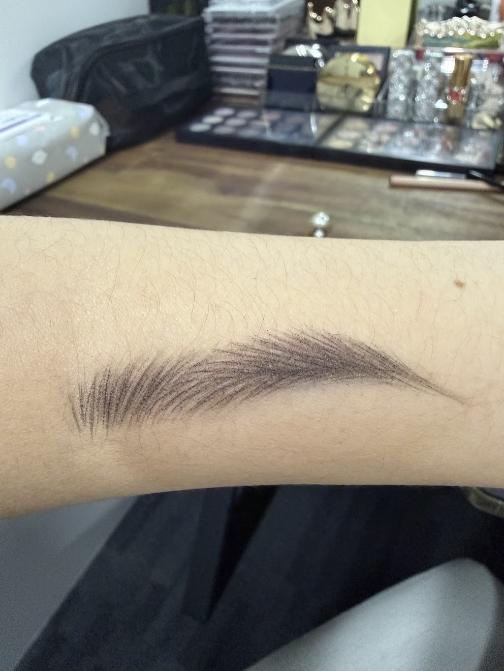 DANNIWONG Makeup Studio | 6-8 Hamilton Pl, Mount Waverley VIC 3149, Australia | Phone: 0451 780 531