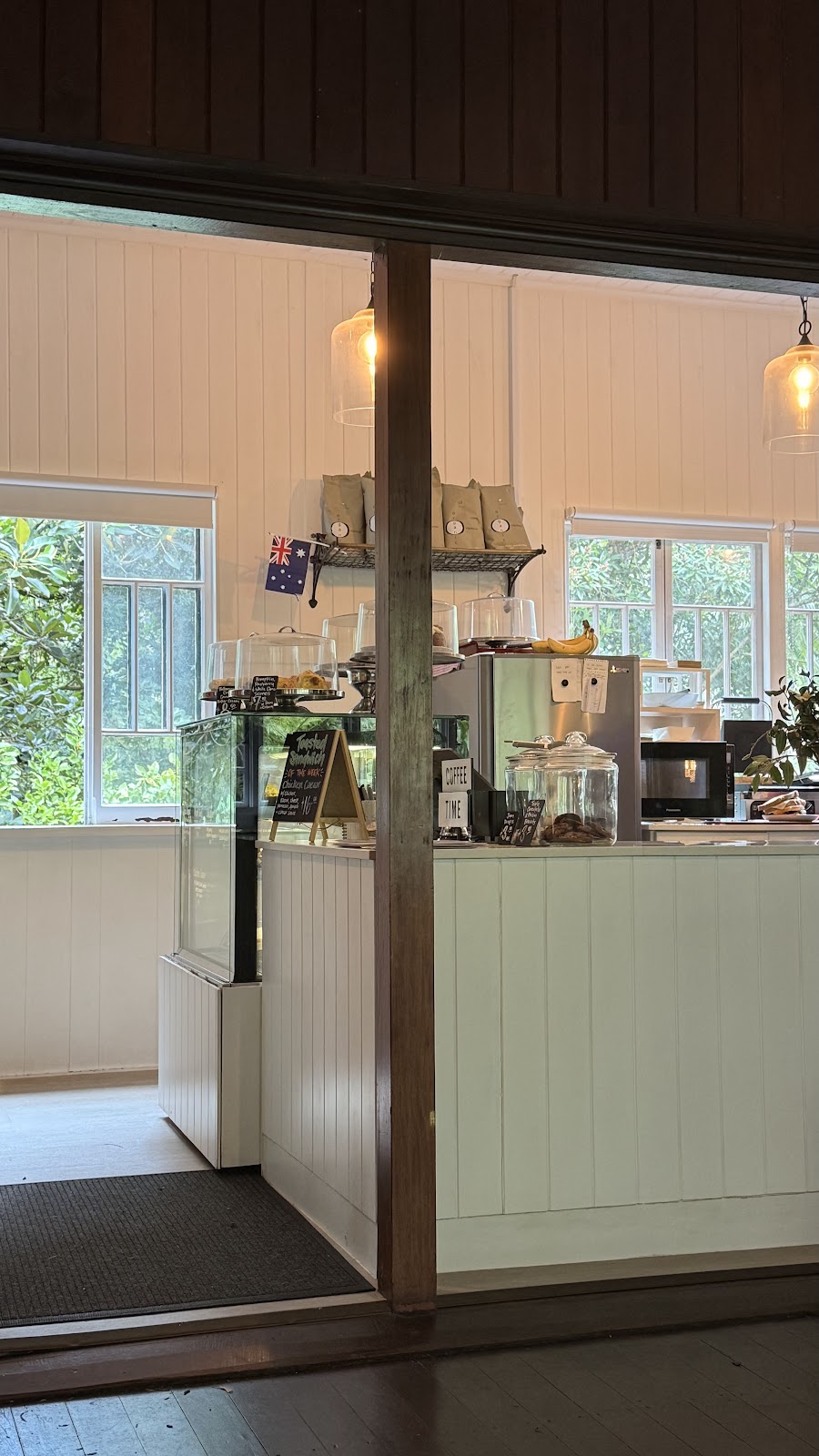 The Sitting Room Cafe | 8 Canyon Parade, Springbrook QLD 4213, Australia | Phone: 0427 682 856