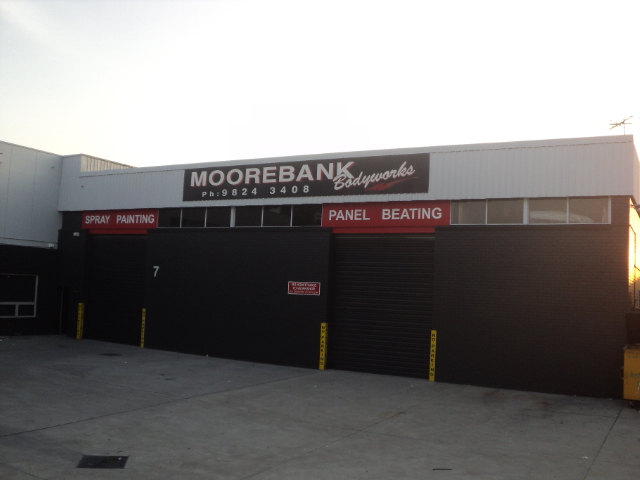 Moorebank Bodyworks | car repair | 7/43 Heathcote Rd, Moorebank NSW 2170, Australia | 0298243408 OR +61 2 9824 3408