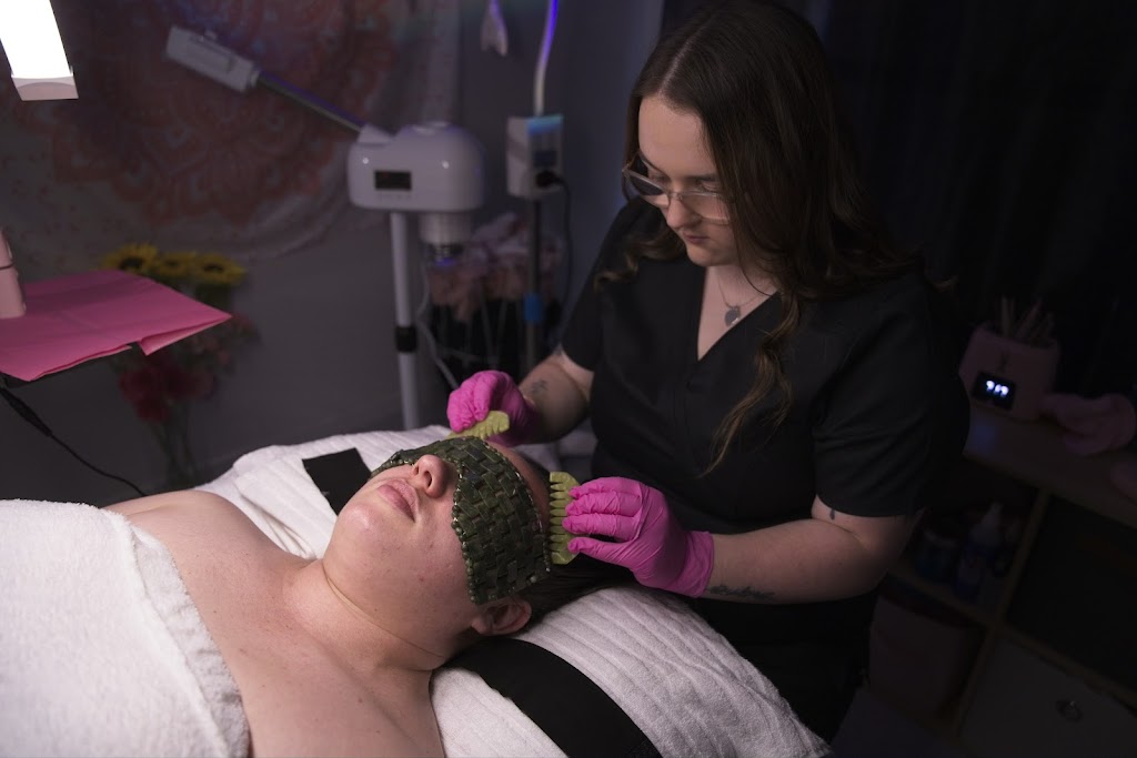 Daisy’s Beauty Room | 18 Gains Pl, Glenvale QLD 4350, Australia | Phone: 0423 897 735