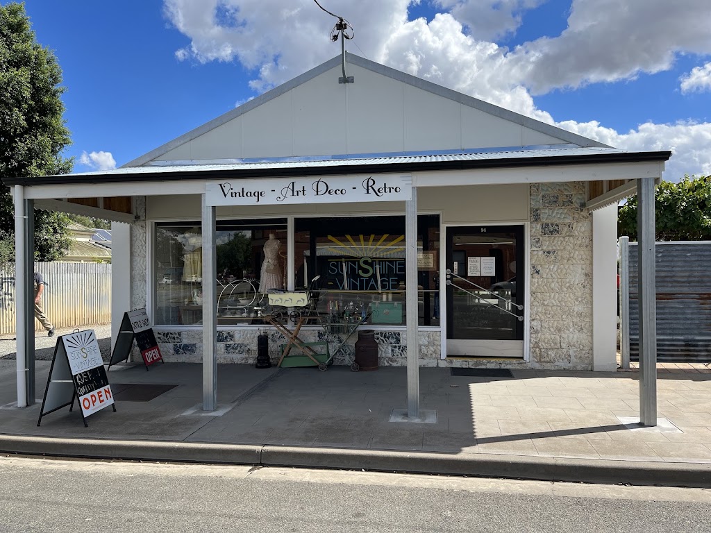 That Retro Shop | 16 Murray St, Tocumwal NSW 2714, Australia | Phone: 0400 327 696