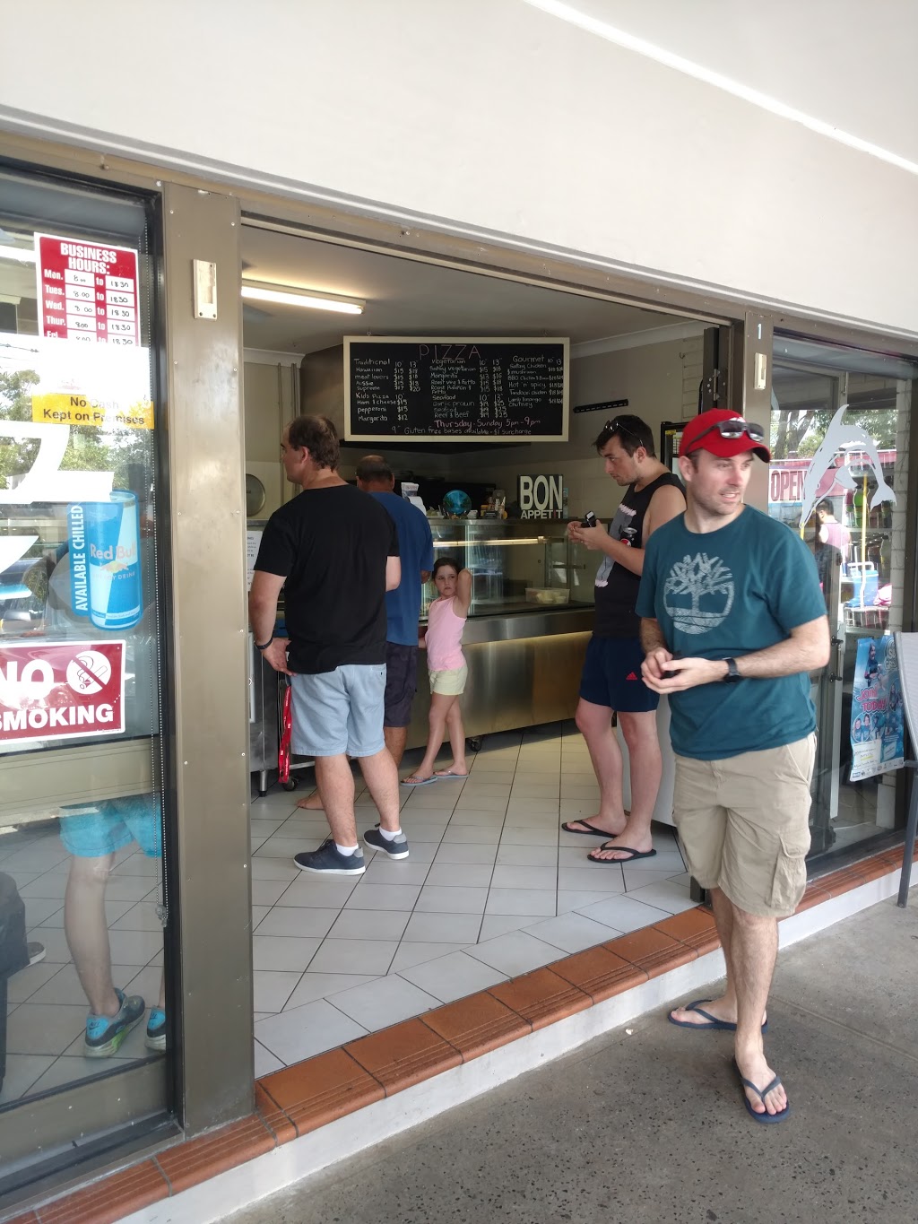 Grey Dolphins Takeaway | 80 Tallwood Ave, Mollymook Beach NSW 2539, Australia | Phone: (02) 4455 1600