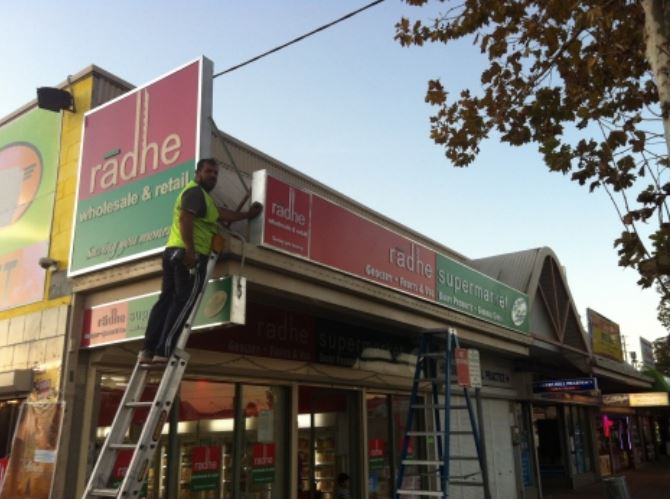 R Smart Signs - Signwriters | store | 30 Granville St, Fairfield Heights NSW 2165, Australia | 0430012327 OR +61 430 012 327