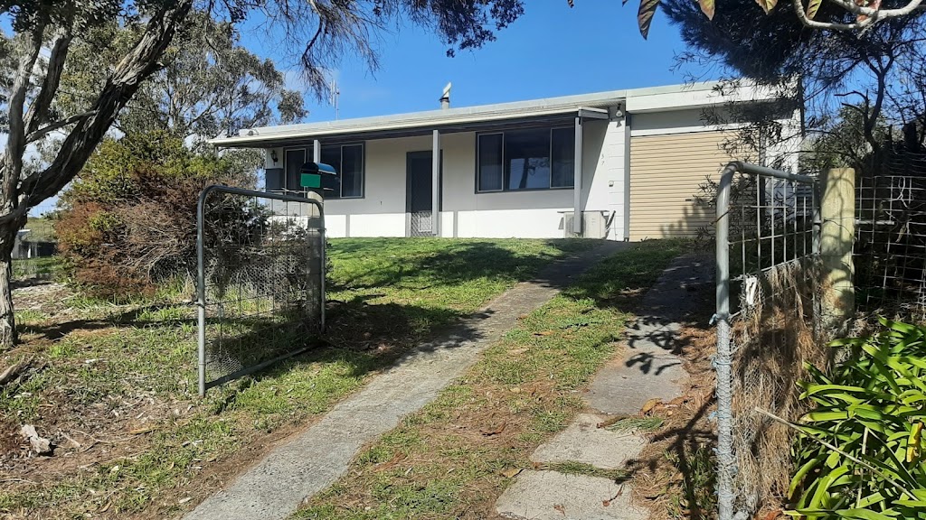 Wombat Hollow | 37 Canterbury Rd, Venus Bay VIC 3956, Australia | Phone: 0438 672 110