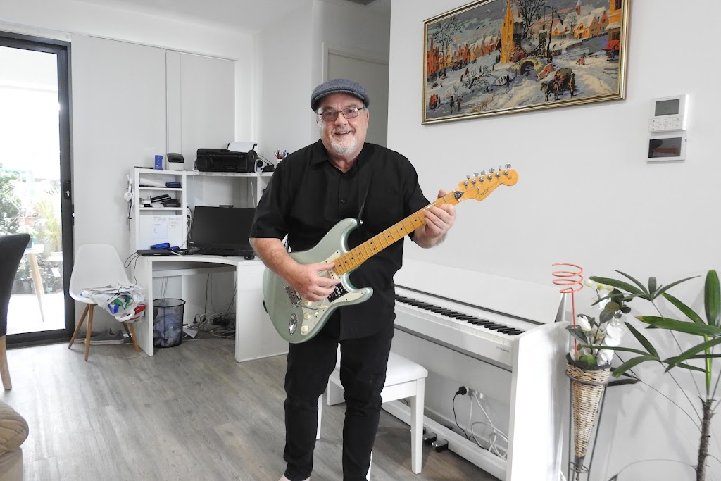 Terry Lindsay Entertainer | Opal Bvd, Logan Village QLD 4207, Australia | Phone: 0434 230 703