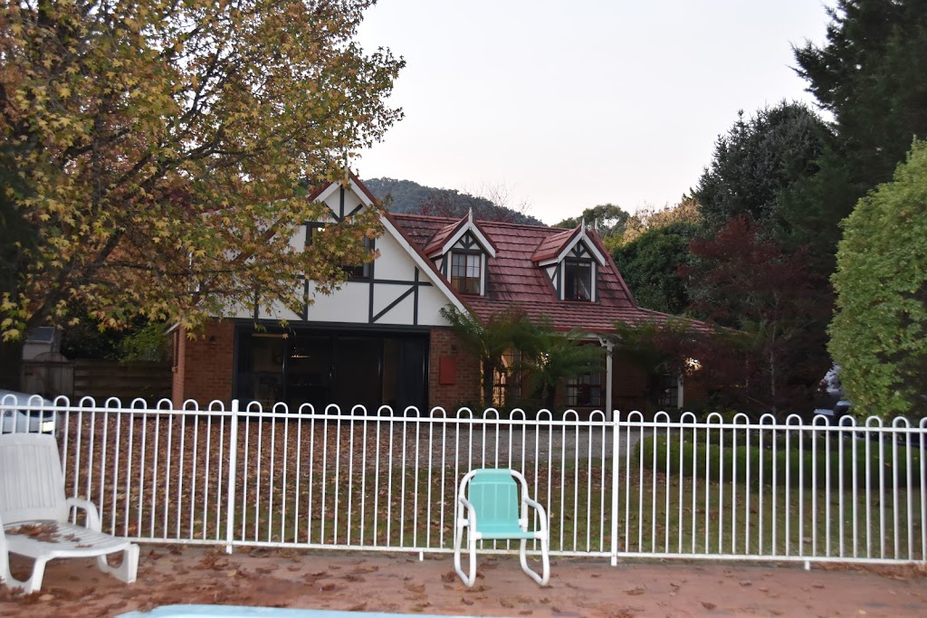 Amber Cottage @ Tudor Village | 1/1-5 Racecourse Rd, Bright VIC 3741, Australia | Phone: (03) 5759 2555