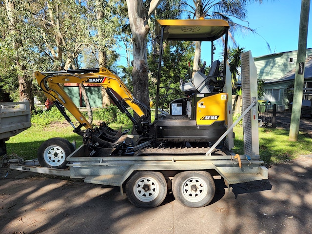 Shoreline Machinery Hire | 32 Pear St, Redland Bay QLD 4165, Australia | Phone: 0457 766 677