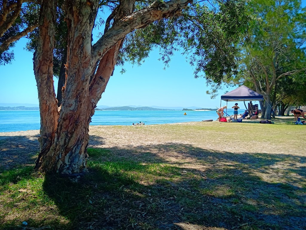 Pelican Foreshore Playground | Lakeview Parade, Pelican NSW 2281, Australia | Phone: (02) 4921 0333