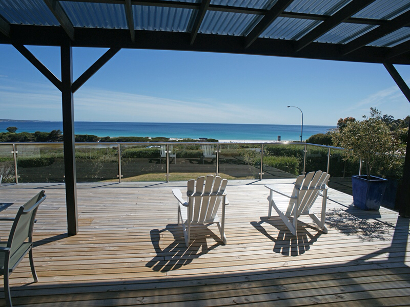 Belle Vue Beach House | 96 Main Rd, Binalong Bay TAS 7216, Australia | Phone: 0407 800 799