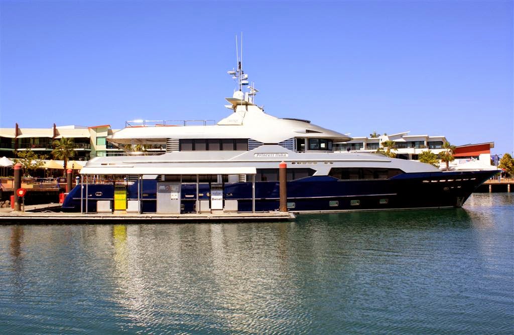 Peter Hansen Yacht Brokers Raby Bay | gas station | 14-16 Masthead Dr, Cleveland QLD 4163, Australia | 0738214144 OR +61 7 3821 4144