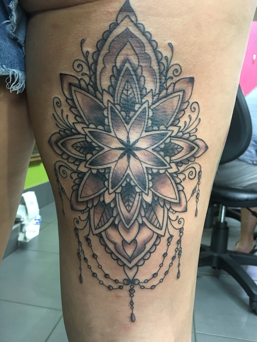 Floating World Tattoo | doctor | 3/6 Bray Rd, Mooloolah Valley QLD 4553, Australia | 0459137460 OR +61 459 137 460