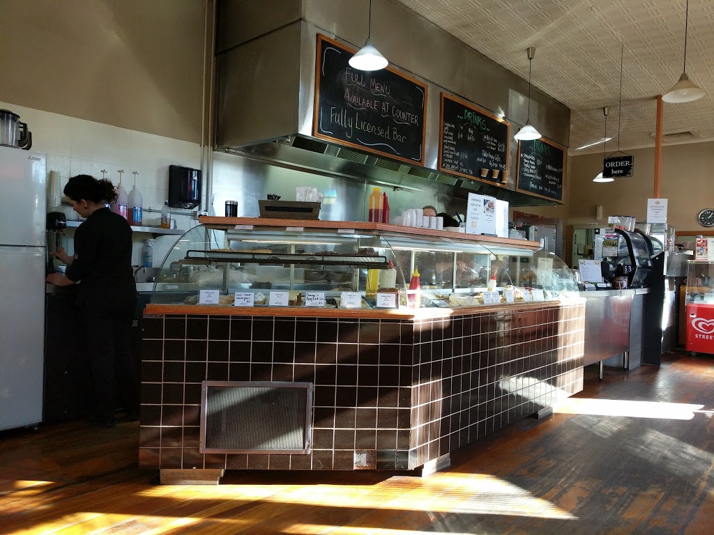 J & Bs Gourmet Cafe | cafe | 143 Albury St, Holbrook NSW 2644, Australia | 0260363333 OR +61 2 6036 3333