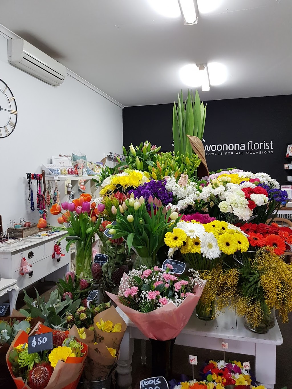 Woonona Florist | florist | 1/407 Princes Hwy, Woonona NSW 2517, Australia | 0242835511 OR +61 2 4283 5511