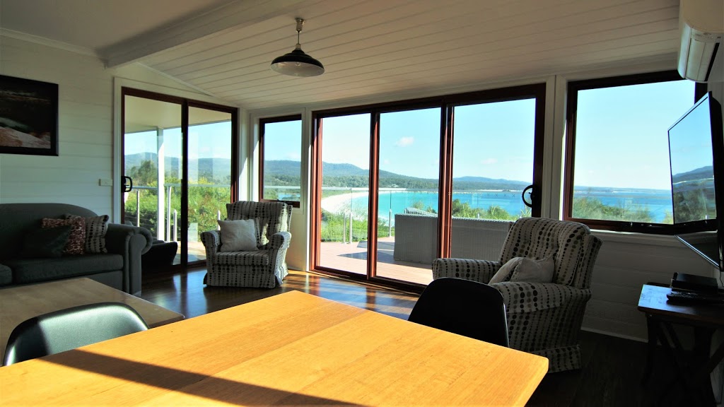 Dolphin Lookout Cottage | 22/1 Wedge Ct, Binalong Bay TAS 7216, Australia | Phone: 0407 808 738