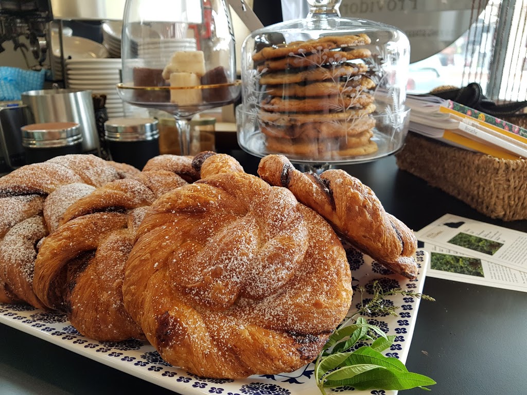 Ellesmere Patisserie and Providore | cafe | 19 King St, Scottsdale TAS 7260, Australia | 0400867077 OR +61 400 867 077