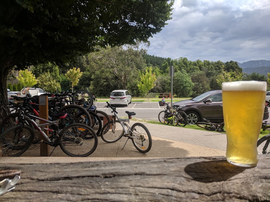 The Porepunkah Pub | 13 Nicholson St, Porepunkah VIC 3740, Australia | Phone: (03) 5756 2111