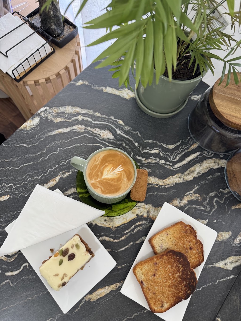 Shamrock Cafe Greenethorpe | 2 Collon St, Greenethorpe NSW 2809, Australia | Phone: 0401 931 606