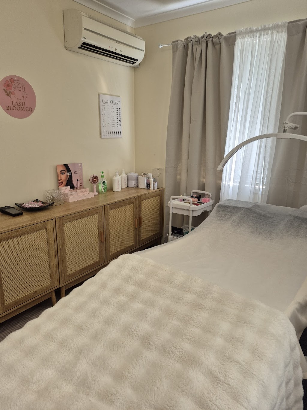 Lash Bloom CQ | 5 Donovan Cres, Dysart QLD 4745, Australia | Phone: 0483 799 254