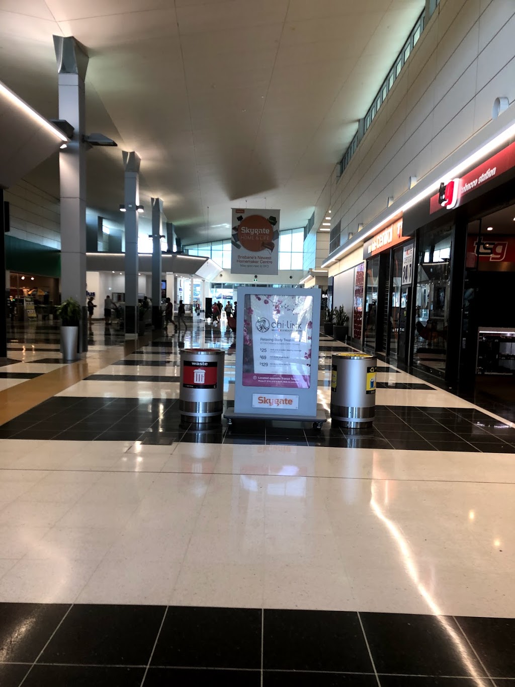 Woolworths Brisbane Airport | supermarket | 1 Airport Dr, Brisbane Airport QLD 4007, Australia | 0736484348 OR +61 7 3648 4348