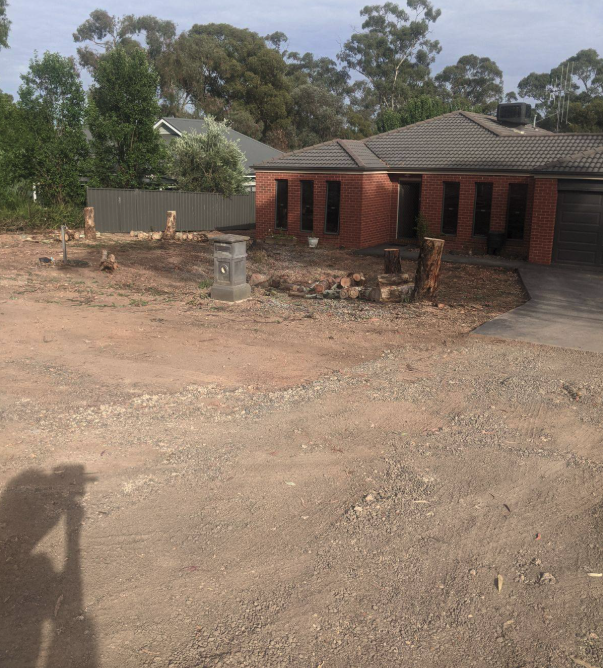 Darwin Daves Earthworx and Hire | 219 Schumakers Ln, Maiden Gully VIC 3551, Australia | Phone: 0407 452 330